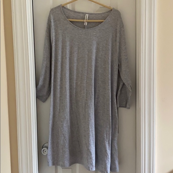 Tops - 3/4 sleeve lightweight gray tunic